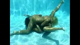 Exposure - Lesbian underwater sex