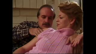 Hot зрелая Шарин Вуд отсасывает узви ба даст чуқур сверление киски ва кончил ба хари